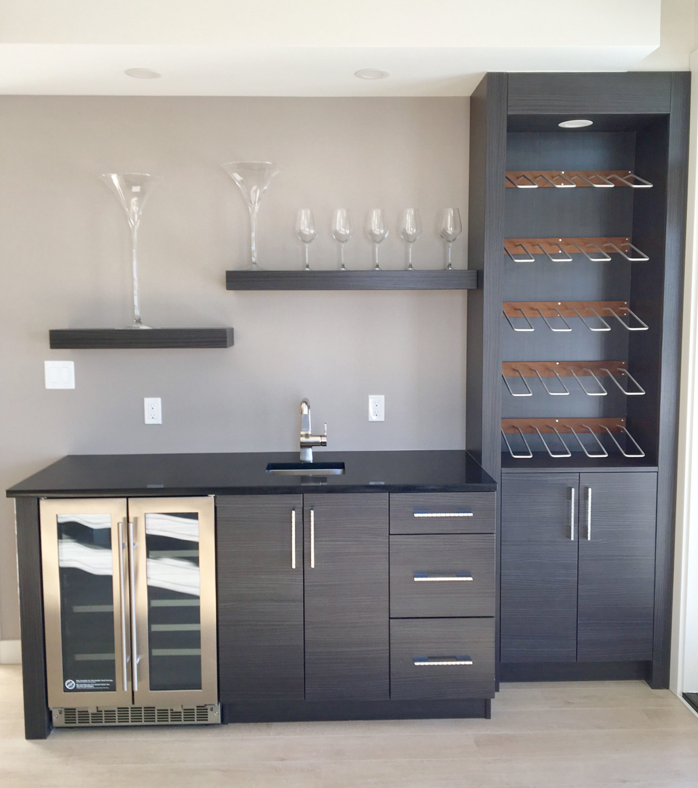 Sleek Wet Bar with Open Shelvings