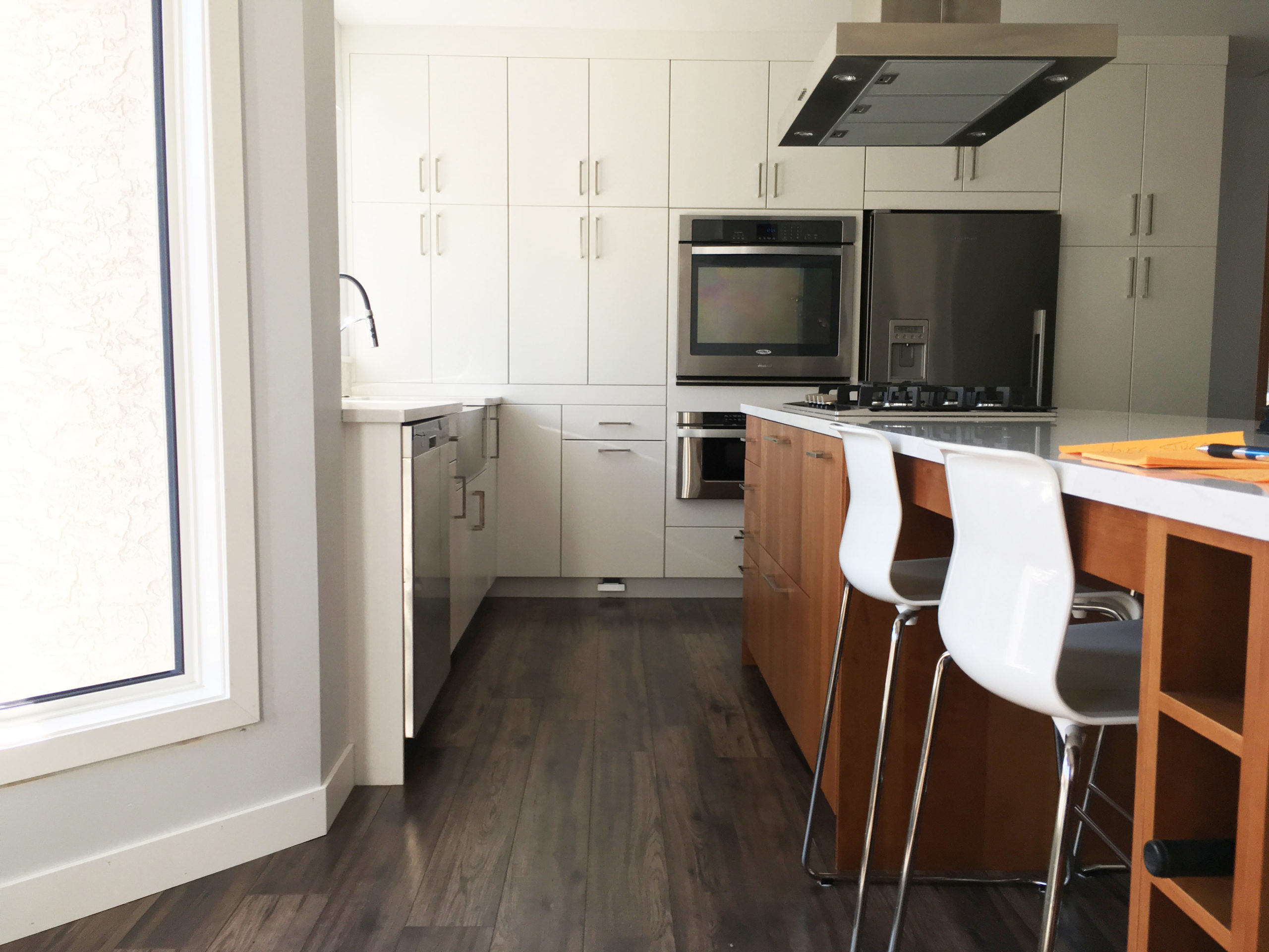 Simple, Modern Kitchen with Cooking Island and Built-in Seating