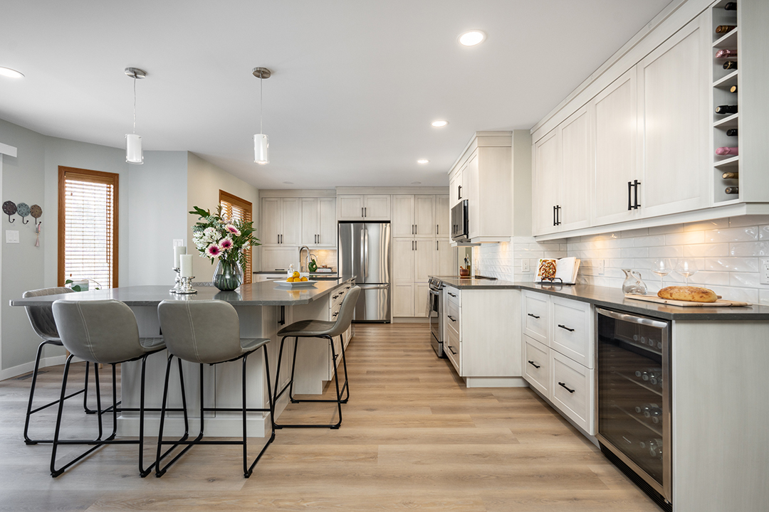 winnipeg-functional-kitchen-design-island-seating