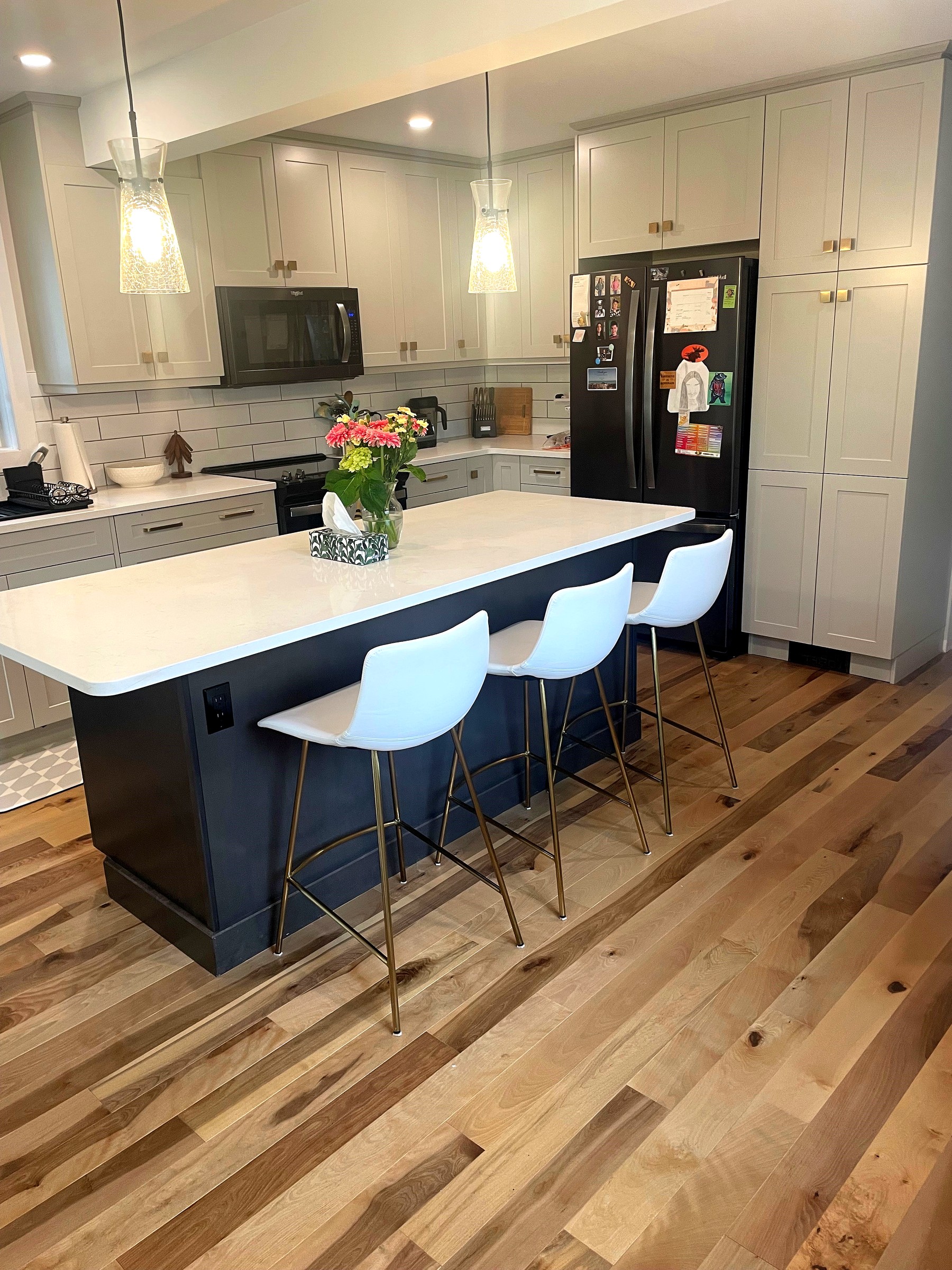 Two Tone Kitchen with Island Seating