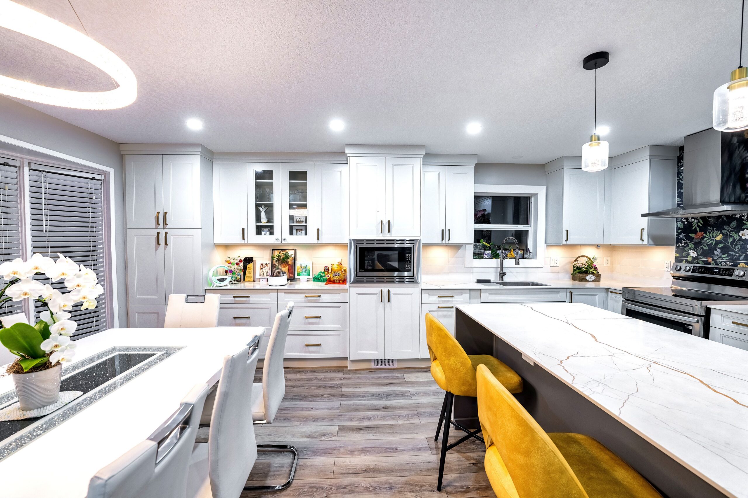 Spacious Kitchen and Kitchen Island for Easy Entertaining