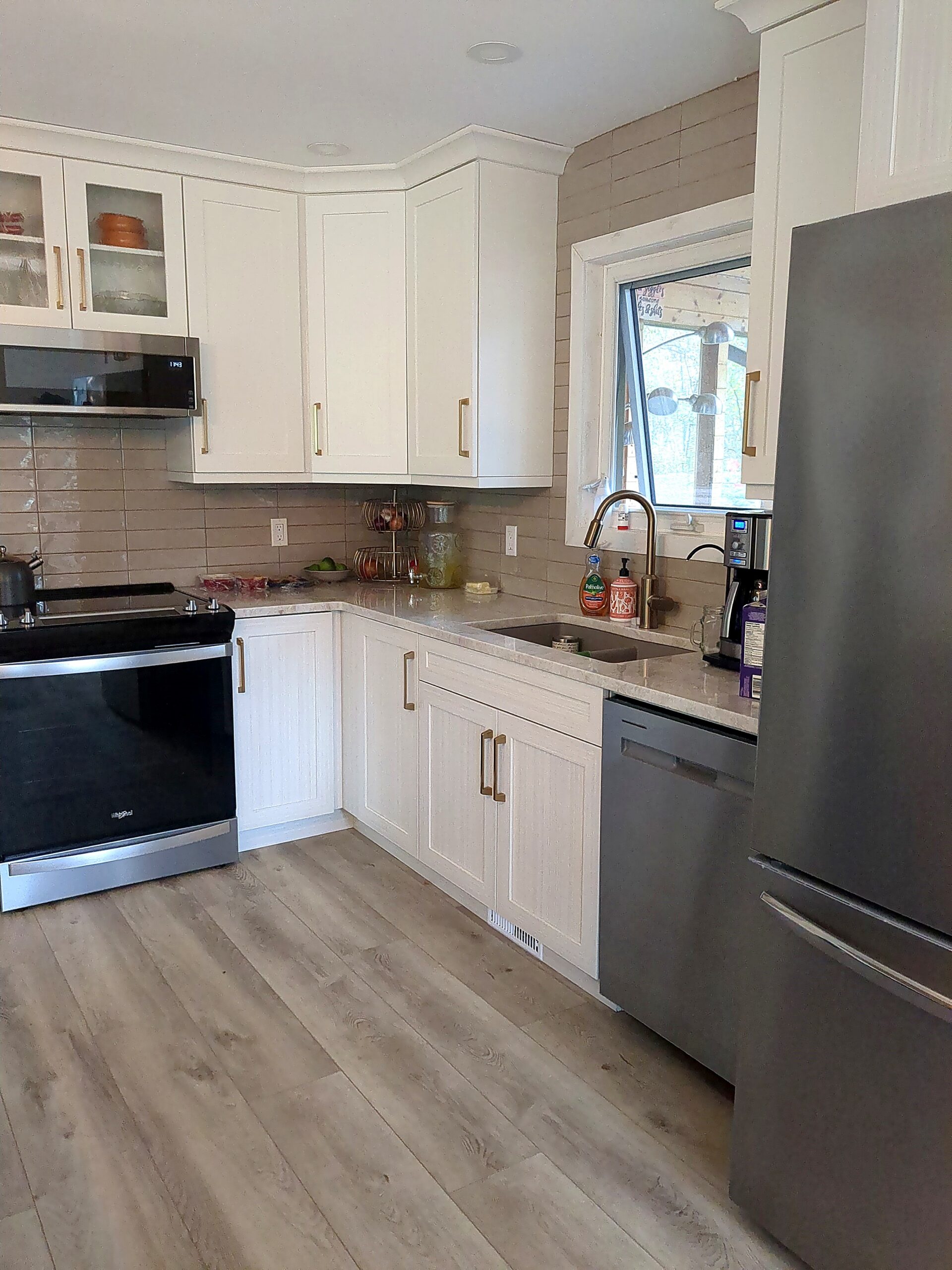 Tri Tone Kitchen with Alabaster, Driftwood and Custom Blue Cabinets